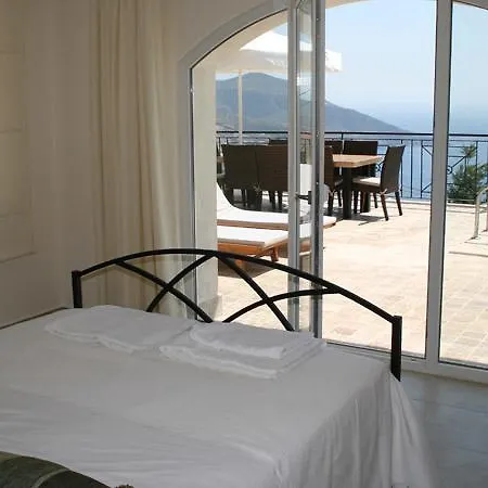 Willa Diamond - Bellapais Kalkan